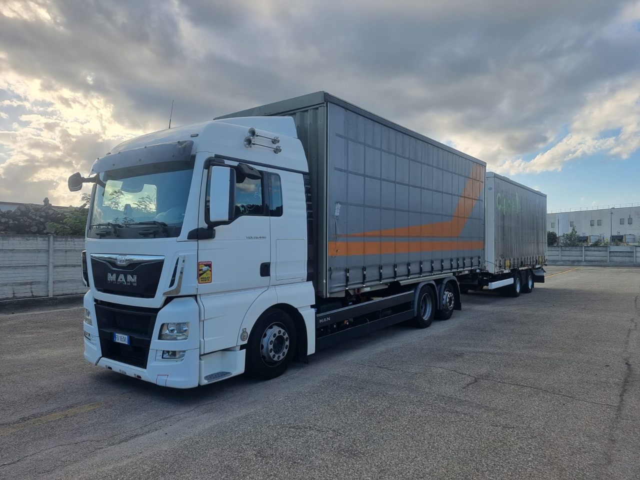 AUTOCARRO PORTACASSE - 2016 - 781000 km MAN TGX 26.440 6x2 - Plachtové nákladné vozidlo, Plachtový príves: obrázok 2 AUTOCARRO PORTACASSE - 2016 - 781000 km MAN TGX 26.440 6x2 - Plachtové nákladné vozidlo, Plachtový príves: obrázok 2