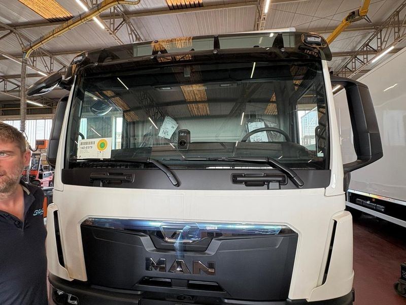 CUBO CON PEDANA 4x2 250hp MAN TGL 12.250 4x2 BL CH - Skříňový nákladní auto: obrázok 3 CUBO CON PEDANA 4x2 250hp MAN TGL 12.250 4x2 BL CH - Skříňový nákladní auto: obrázok 3