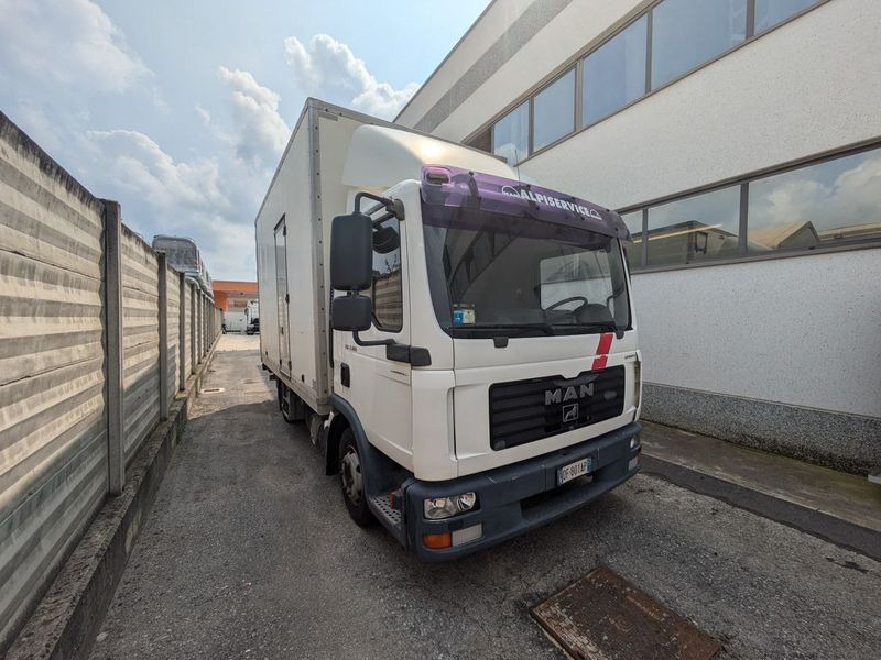 Camion cassone coibentato MAN MAN TGL 7.180 - Skříňový nákladní auto: obrázok 4 Camion cassone coibentato MAN MAN TGL 7.180 - Skříňový nákladní auto: obrázok 4