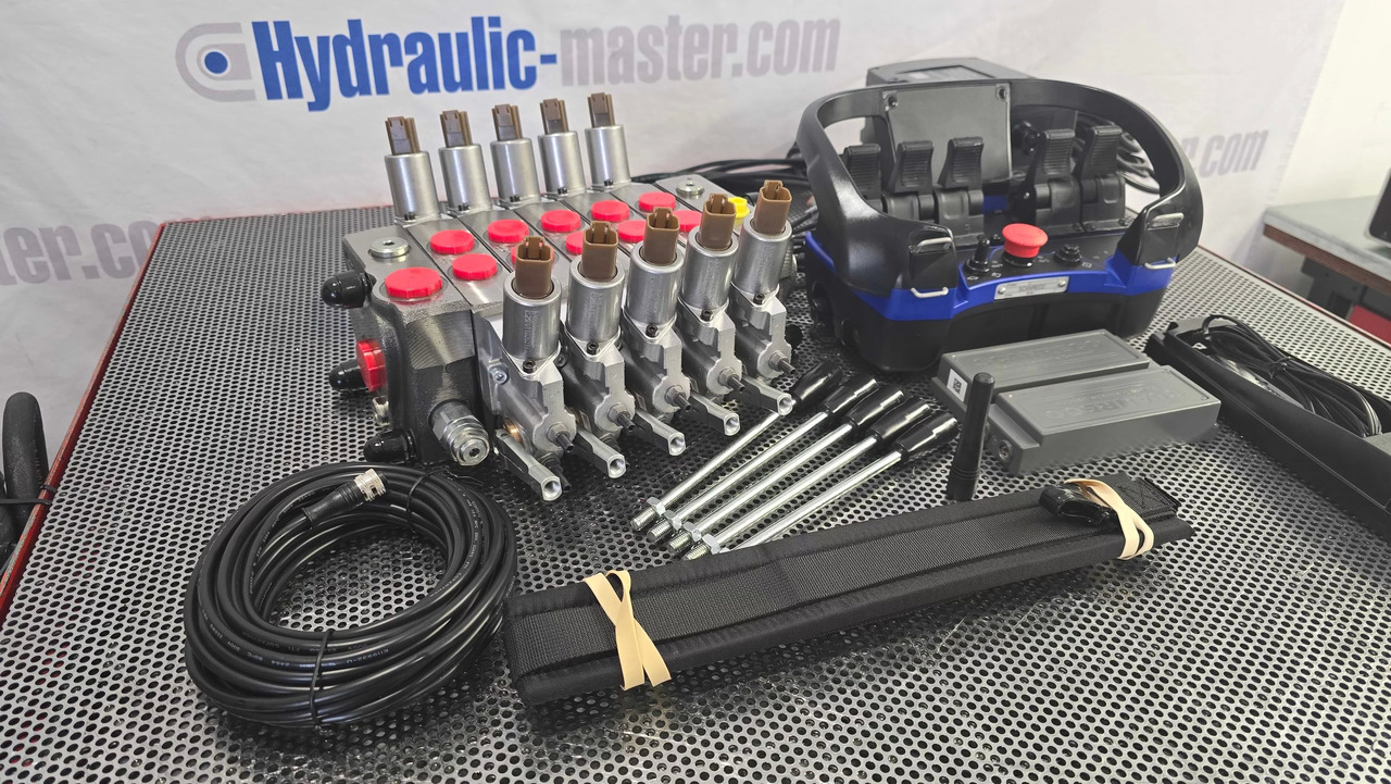 Container Side Lifter Sidelifter 5 sections valve with Radio Remote Scanreco - Auto na odvoz odpadu: obrázok 4 Container Side Lifter Sidelifter 5 sections valve with Radio Remote Scanreco - Auto na odvoz odpadu: obrázok 4
