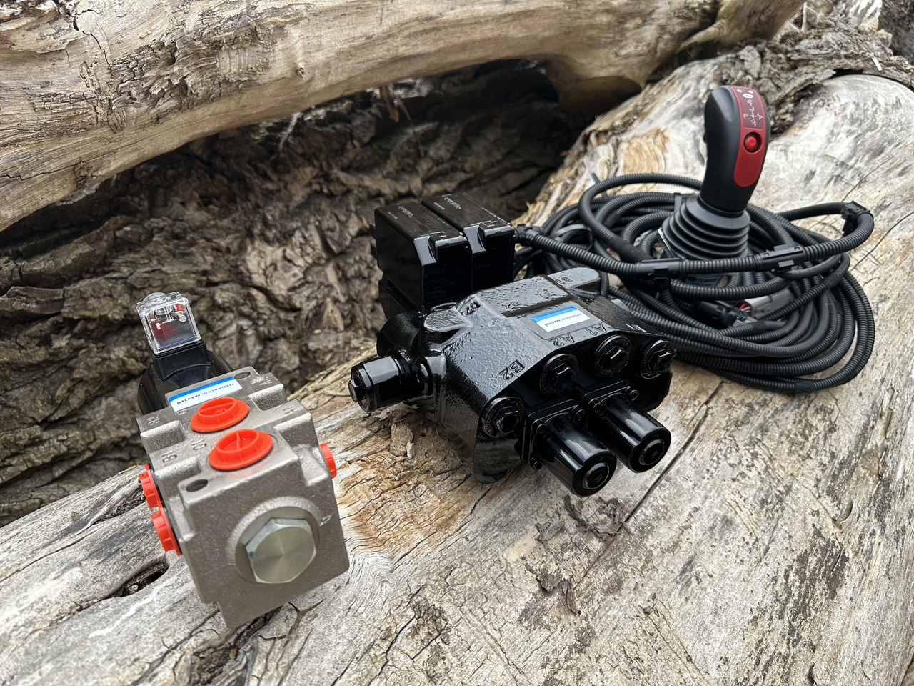 Walvoil SDM/DLM with 3rd function Case IH, International Harvester, John Deere, Kubota - Predný nakladač na traktor pre Predný nakladač na traktor: obrázok 3 Walvoil SDM/DLM with 3rd function Case IH, International Harvester, John Deere, Kubota - Predný nakladač na traktor pre Predný nakladač na traktor: obrázok 3