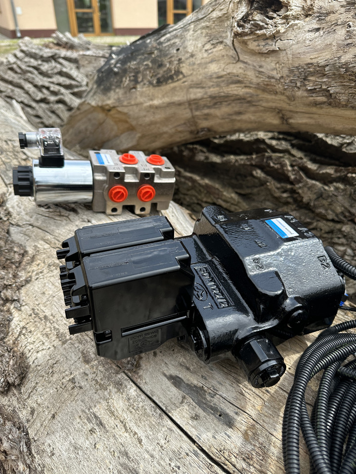 Walvoil SDM/DLM with 3rd function Case IH, International Harvester, John Deere, Kubota - Predný nakladač na traktor pre Predný nakladač na traktor: obrázok 2 Walvoil SDM/DLM with 3rd function Case IH, International Harvester, John Deere, Kubota - Predný nakladač na traktor pre Predný nakladač na traktor: obrázok 2