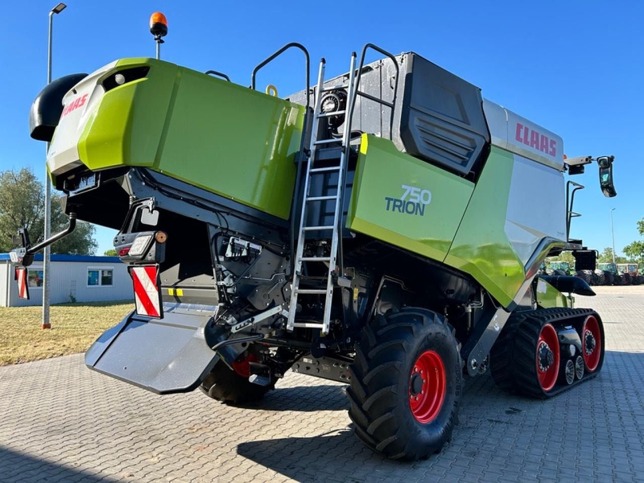 CLAAS TRION 750 TT APS HYBRID - Obilný kombajn: obrázok 3 CLAAS TRION 750 TT APS HYBRID - Obilný kombajn: obrázok 3