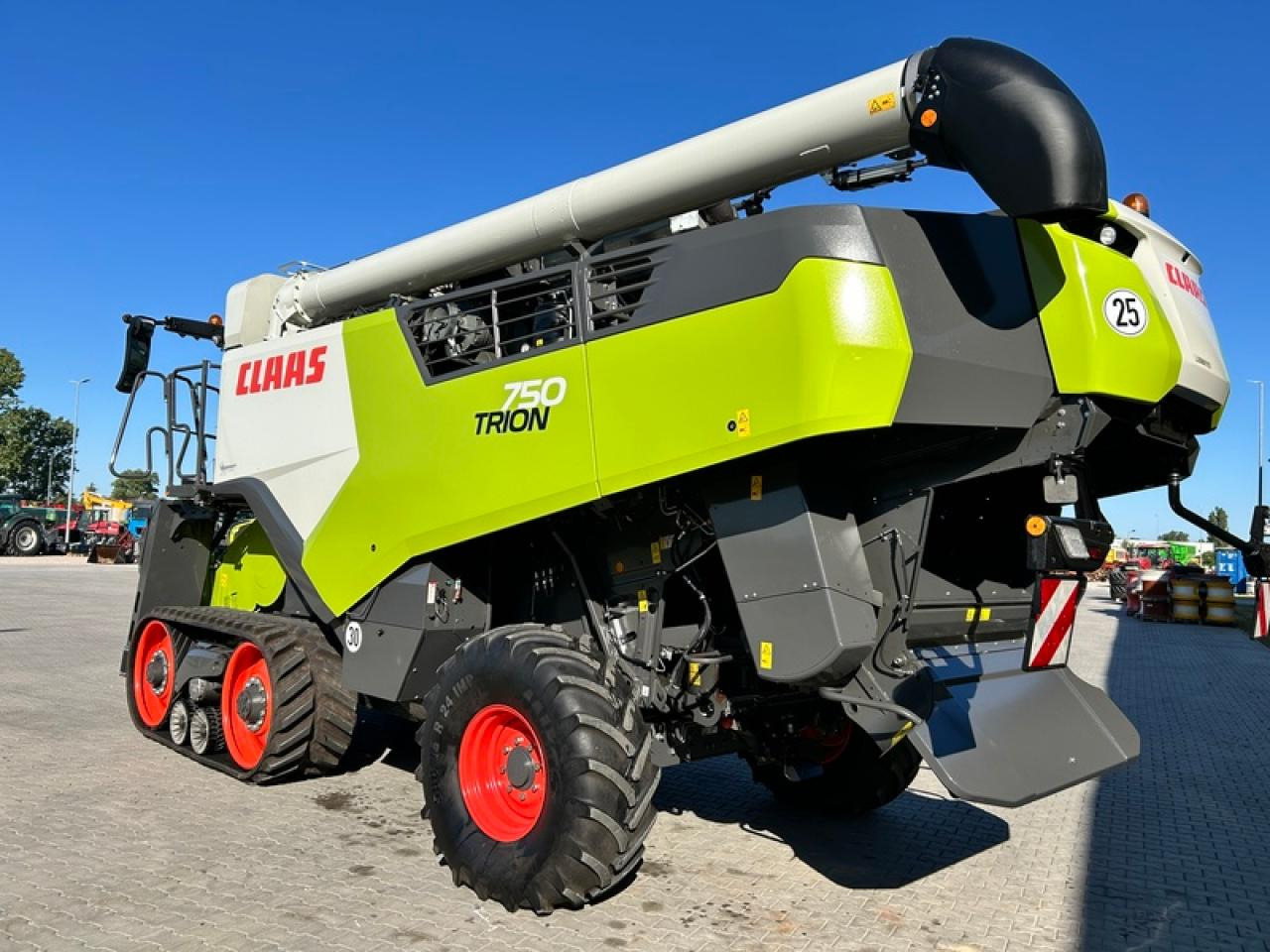 CLAAS TRION 750 TT APS HYBRID - Obilný kombajn: obrázok 2 CLAAS TRION 750 TT APS HYBRID - Obilný kombajn: obrázok 2