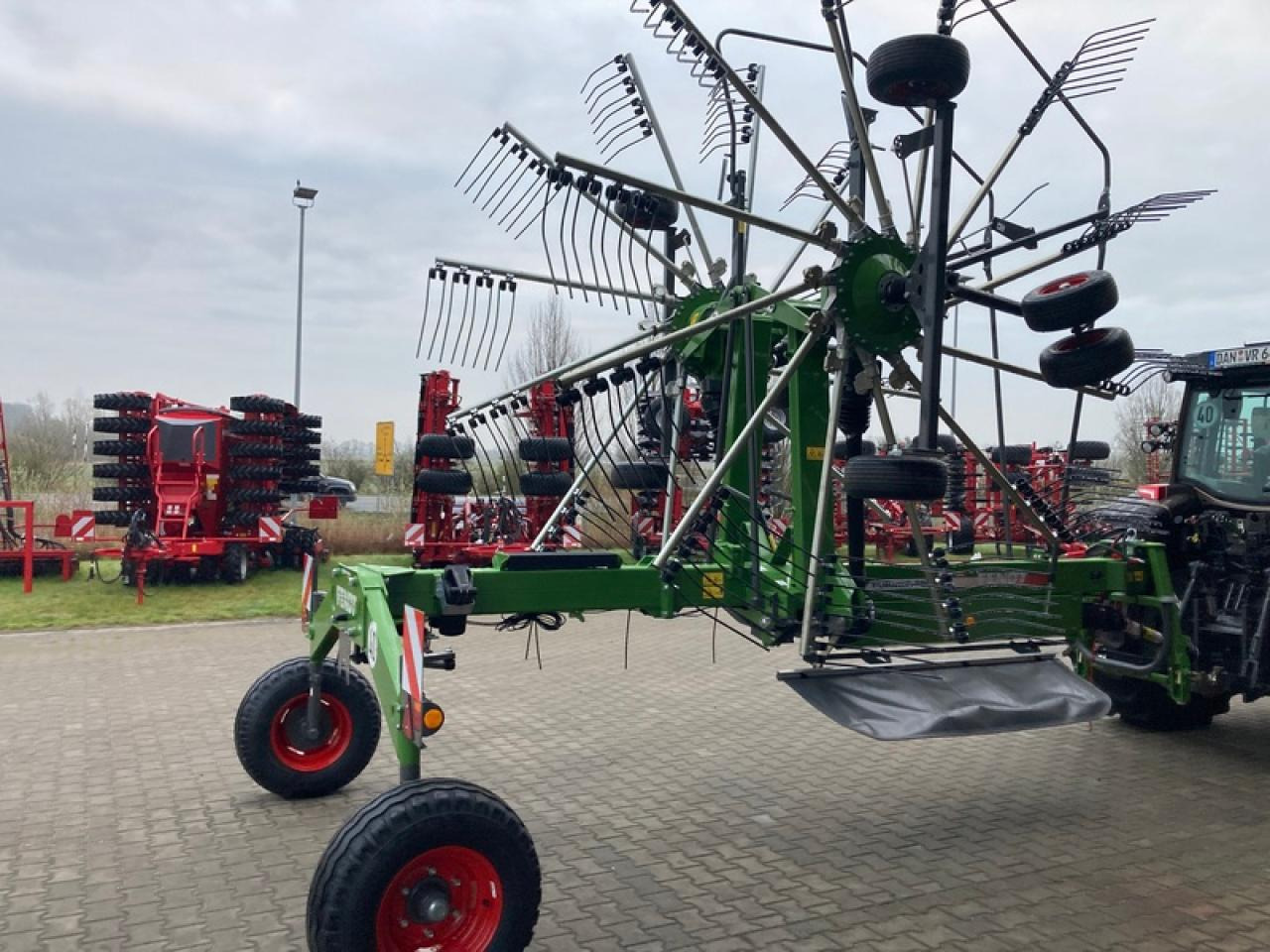 Fendt FORMER 880 MITTELSCHWADER - Obracač sena: obrázok 3 Fendt FORMER 880 MITTELSCHWADER - Obracač sena: obrázok 3
