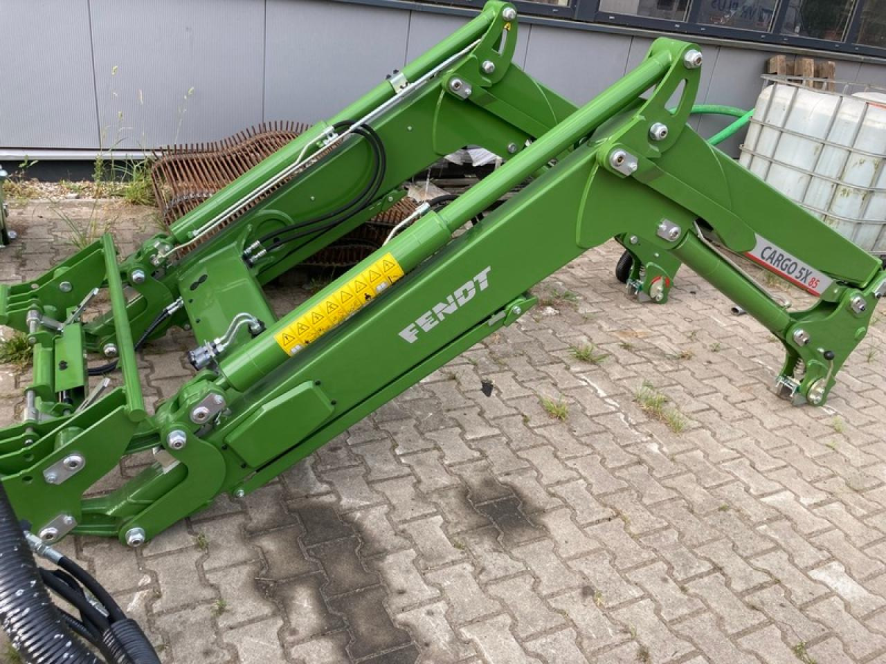 Fendt FRONTLADER CARGO 5X85 AKTION - Predný nakladač na traktor: obrázok 1 Fendt FRONTLADER CARGO 5X85 AKTION - Predný nakladač na traktor: obrázok 1