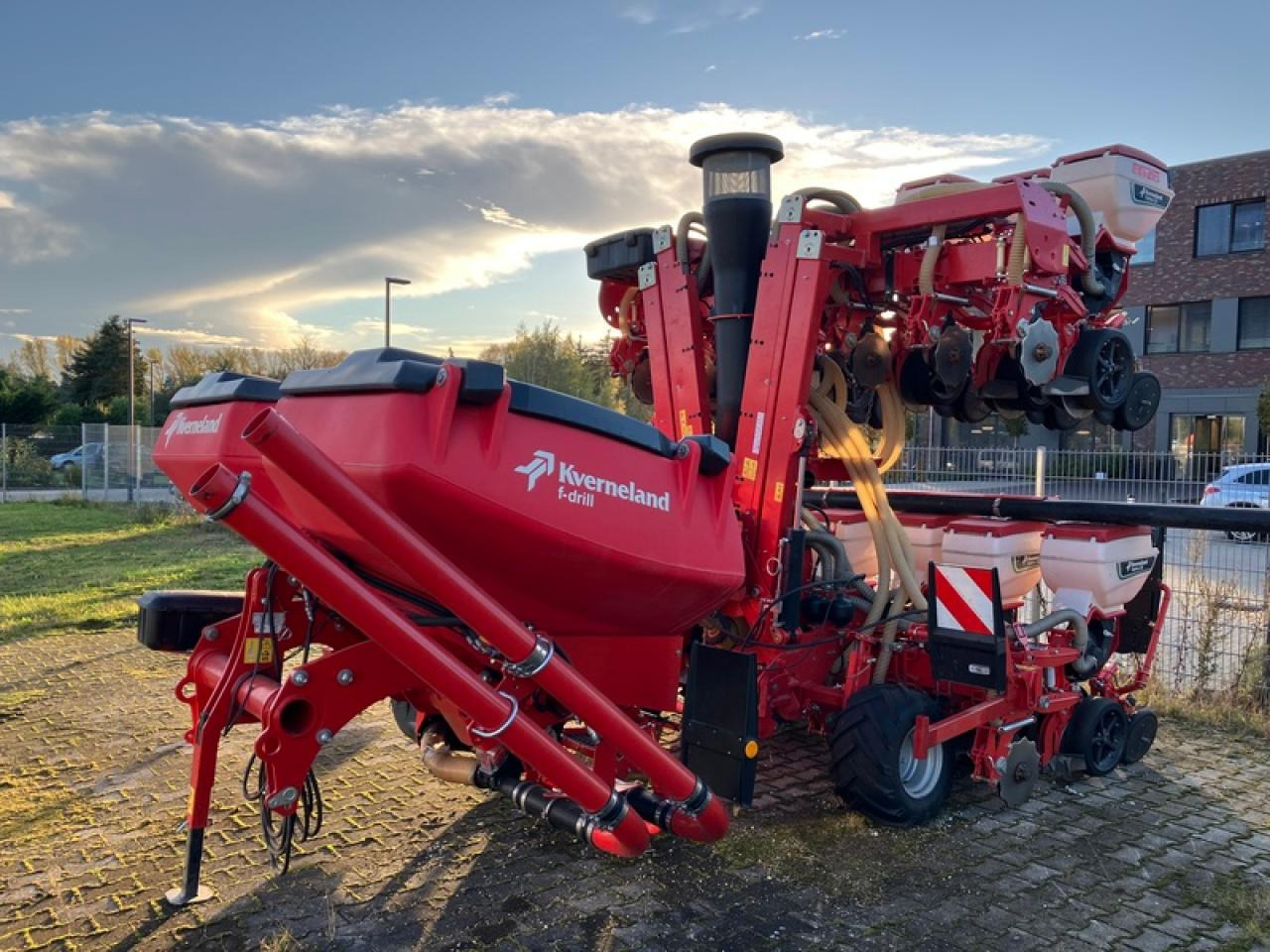 Kverneland OPTIMA 12 SX + FRONTTANK//GEOSEED - Přesný sejací stroj: obrázok 1 Kverneland OPTIMA 12 SX + FRONTTANK//GEOSEED - Přesný sejací stroj: obrázok 1