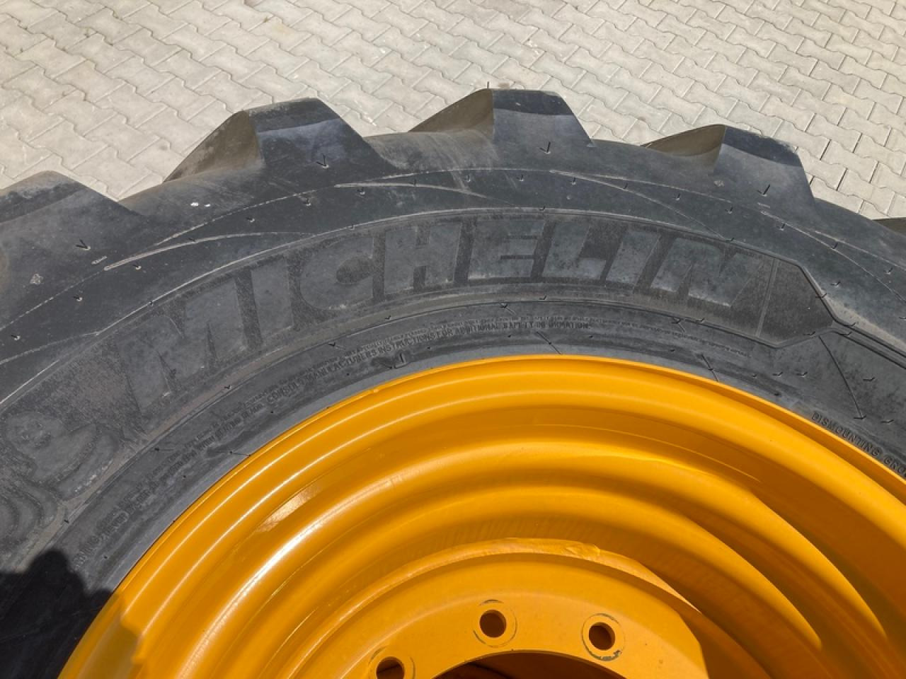 Michelin 620/70R26 VF CFO+ ZU JCB TM 420 - Pneumatika: obrázok 5 Michelin 620/70R26 VF CFO+ ZU JCB TM 420 - Pneumatika: obrázok 5