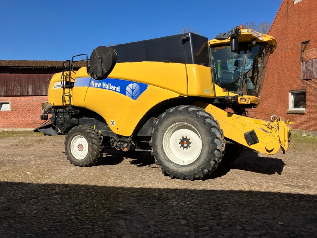 New Holland CX 8090 ALLRAD - Obilný kombajn: obrázok 1 New Holland CX 8090 ALLRAD - Obilný kombajn: obrázok 1
