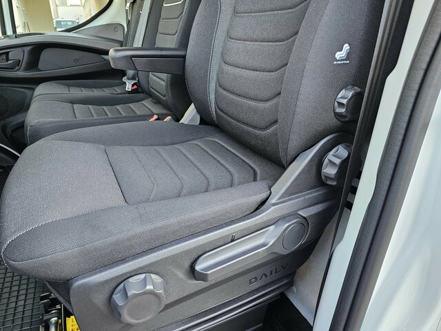 IVECO Daily 35S18 3.0 Koffer LBW Bär ACC LED sofort!... - Dodávka skriňová nadstavba: obrázok 3 IVECO Daily 35S18 3.0 Koffer LBW Bär ACC LED sofort!... - Dodávka skriňová nadstavba: obrázok 3