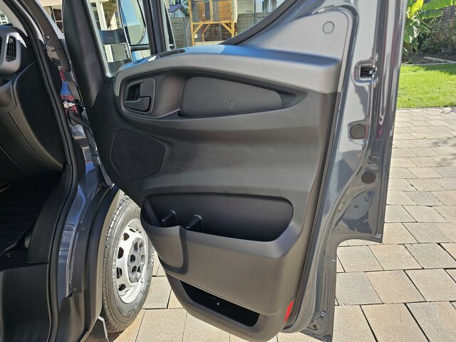 Nový Dodávka skriňová nadstavba IVECO Daily 35S18 3.0 Koffer Voll-LED Navigation: obrázok 20