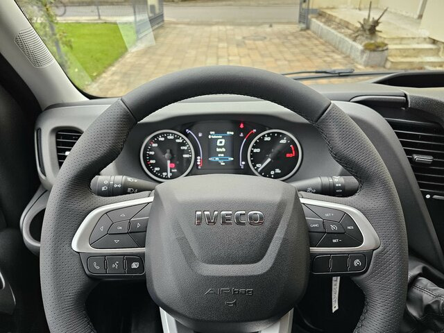 IVECO Daily 35S18H V 12m³ L2H2 3,5t AHK Klima 270° - Furgon: obrázok 5 IVECO Daily 35S18H V 12m³ L2H2 3,5t AHK Klima 270° - Furgon: obrázok 5