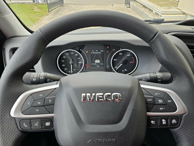 IVECO Daily 35S18HA8 3.0 Hi-Matic AHK Tachograph LED... - Dodávka skriňová nadstavba: obrázok 5 IVECO Daily 35S18HA8 3.0 Hi-Matic AHK Tachograph LED... - Dodávka skriňová nadstavba: obrázok 5