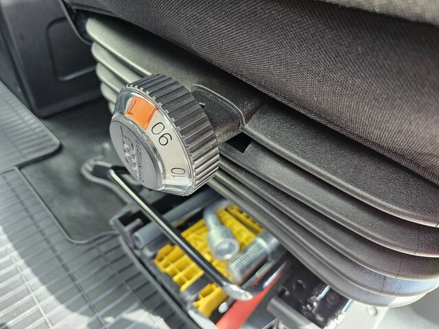 IVECO Daily 35S18HA8 3.0 Hi-Matic AHK Tachograph LED... - Dodávka skriňová nadstavba: obrázok 2 IVECO Daily 35S18HA8 3.0 Hi-Matic AHK Tachograph LED... - Dodávka skriňová nadstavba: obrázok 2