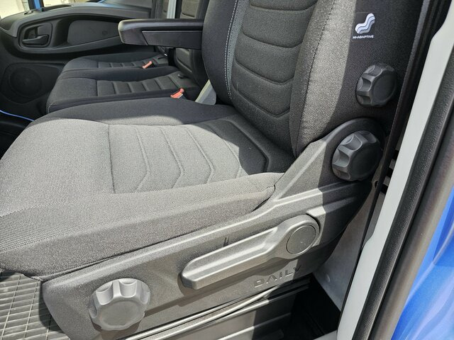 IVECO Daily 35S18HA8 3.0 Hi-Matic AHK Tachograph LED... - Dodávka skriňová nadstavba: obrázok 3 IVECO Daily 35S18HA8 3.0 Hi-Matic AHK Tachograph LED... - Dodávka skriňová nadstavba: obrázok 3