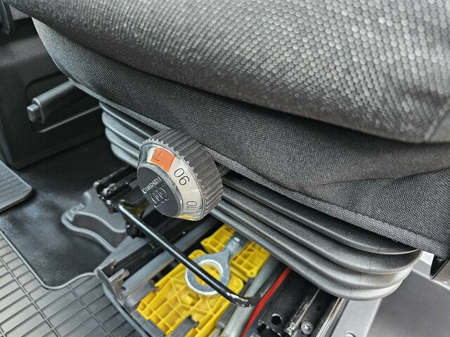 IVECO Daily 35S18HA8V DOKA Hi-Matic 12m³ 2xSchiebetür... - Furgon, Dodávkа s dvojitou kabínou: obrázok 4 IVECO Daily 35S18HA8V DOKA Hi-Matic 12m³ 2xSchiebetür... - Furgon, Dodávkа s dvojitou kabínou: obrázok 4