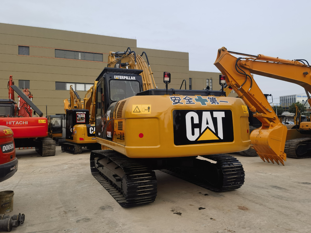 CAT 320DL Excavator - Pásové rýpadlo: obrázok 4 CAT 320DL Excavator - Pásové rýpadlo: obrázok 4