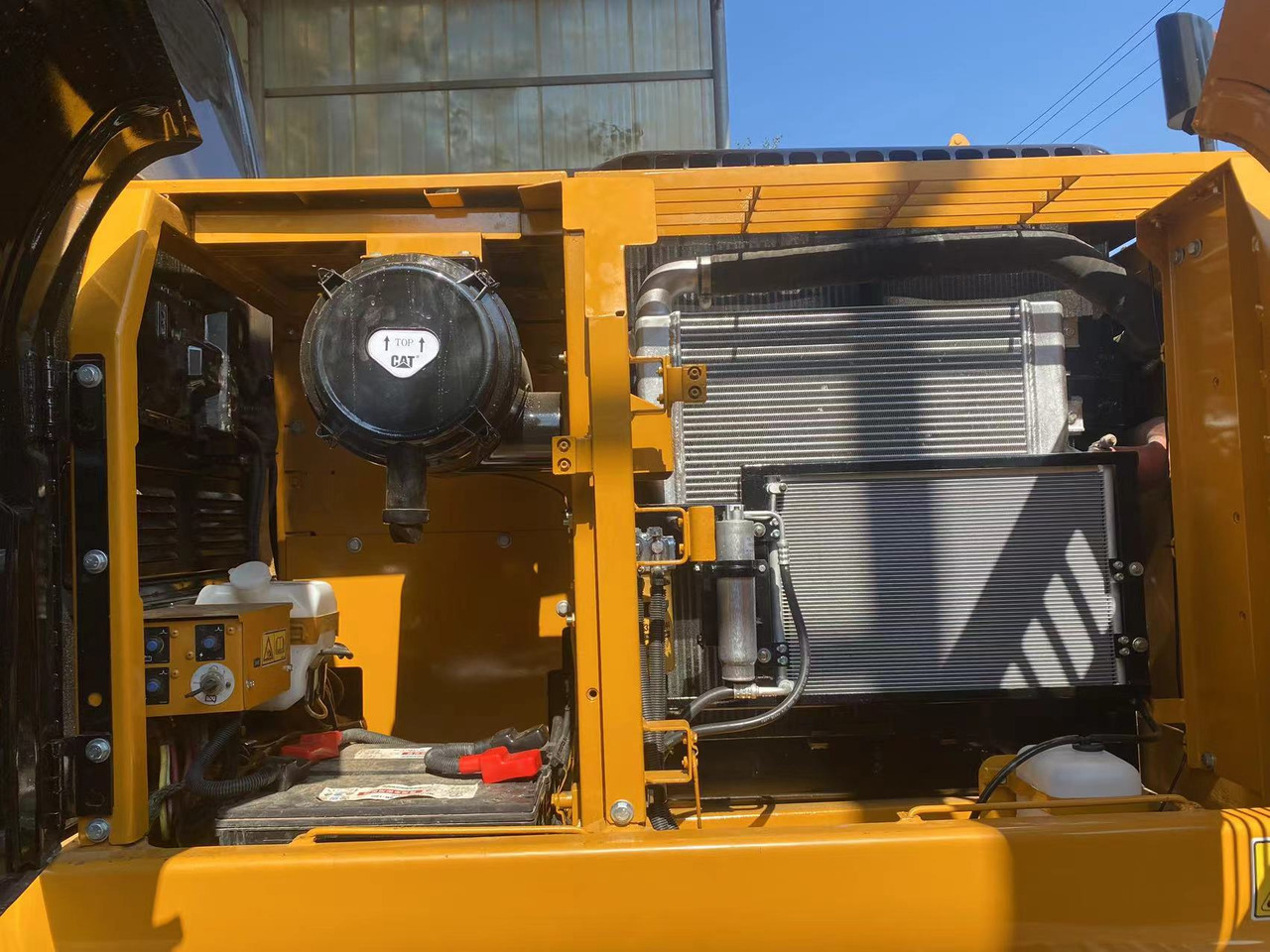 CAT 320DL Excavator - Pásové rýpadlo: obrázok 4 CAT 320DL Excavator - Pásové rýpadlo: obrázok 4