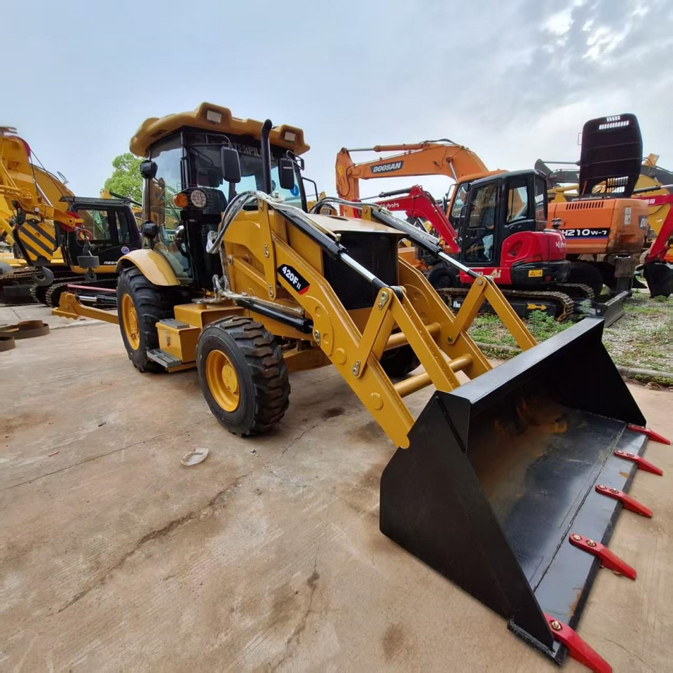 CAT 420F Backhoe Loader - Rýpadlo-nakladač: obrázok 2 CAT 420F Backhoe Loader - Rýpadlo-nakladač: obrázok 2