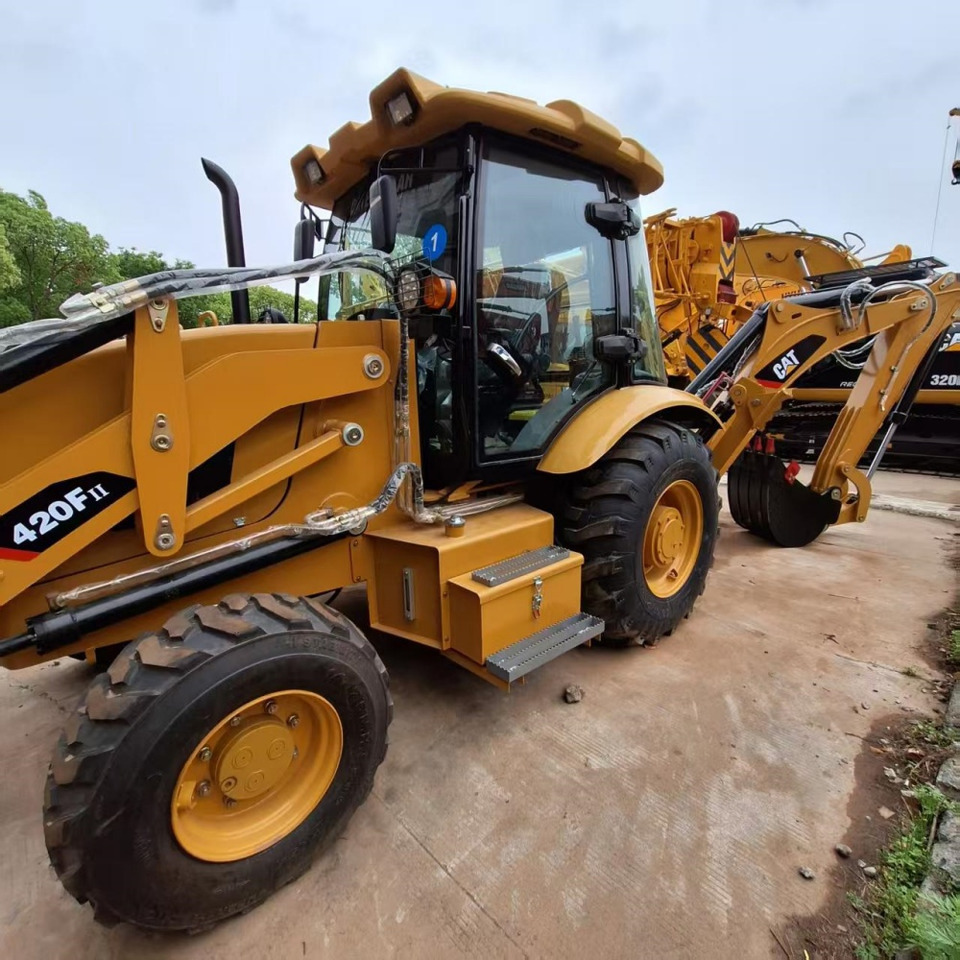 CAT 420F Backhoe Loader - Rýpadlo-nakladač: obrázok 4 CAT 420F Backhoe Loader - Rýpadlo-nakladač: obrázok 4