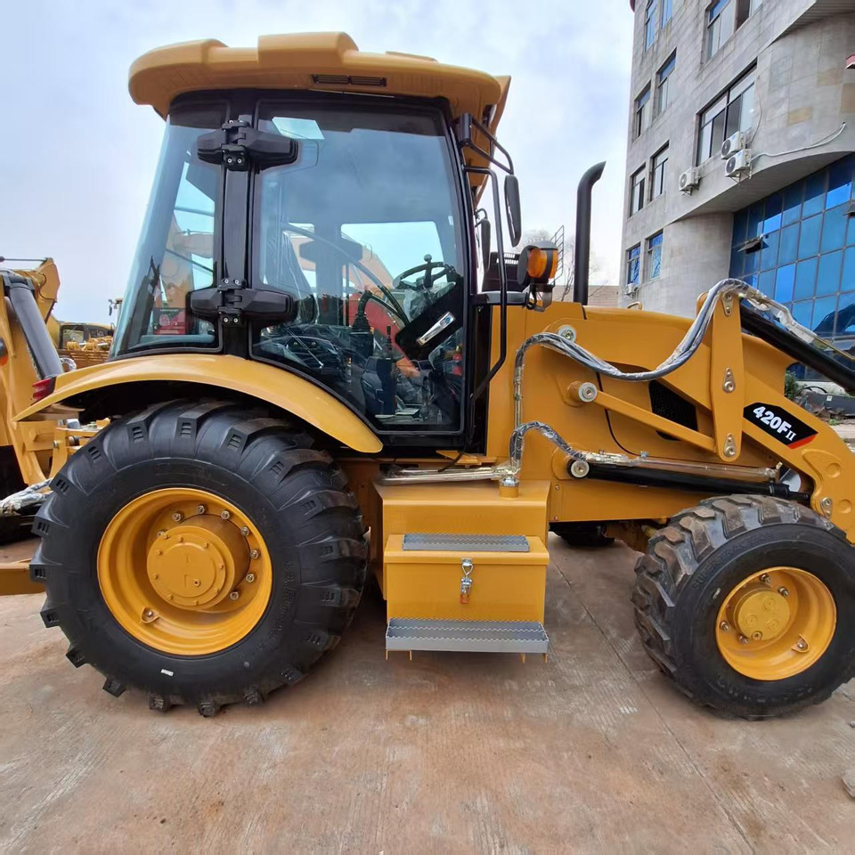 CAT 420F2 Backhoe Loader - Rýpadlo-nakladač: obrázok 2 CAT 420F2 Backhoe Loader - Rýpadlo-nakladač: obrázok 2