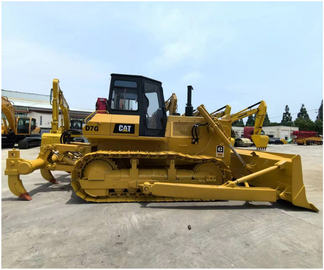 Caterpillar D7G D7H D7R crawler bulldozer Used cat d7g japan used bulldozer for sale - Buldozér: obrázok 1 Caterpillar D7G D7H D7R crawler bulldozer Used cat d7g japan used bulldozer for sale - Buldozér: obrázok 1