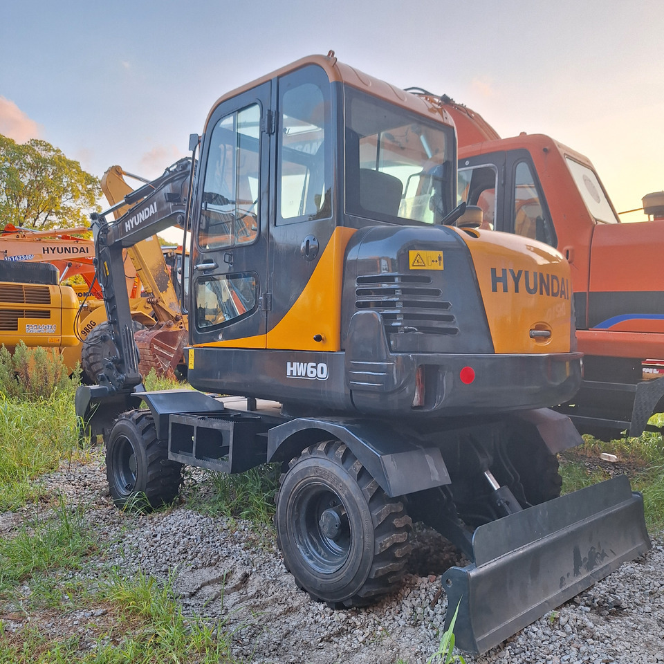 Hyundai 60vs excavator - Kolesové rýpadlo: obrázok 4 Hyundai 60vs excavator - Kolesové rýpadlo: obrázok 4