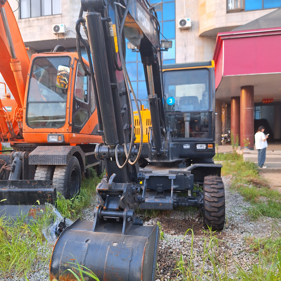 Hyundai HW60 excavator - Kolesové rýpadlo: obrázok 4 Hyundai HW60 excavator - Kolesové rýpadlo: obrázok 4