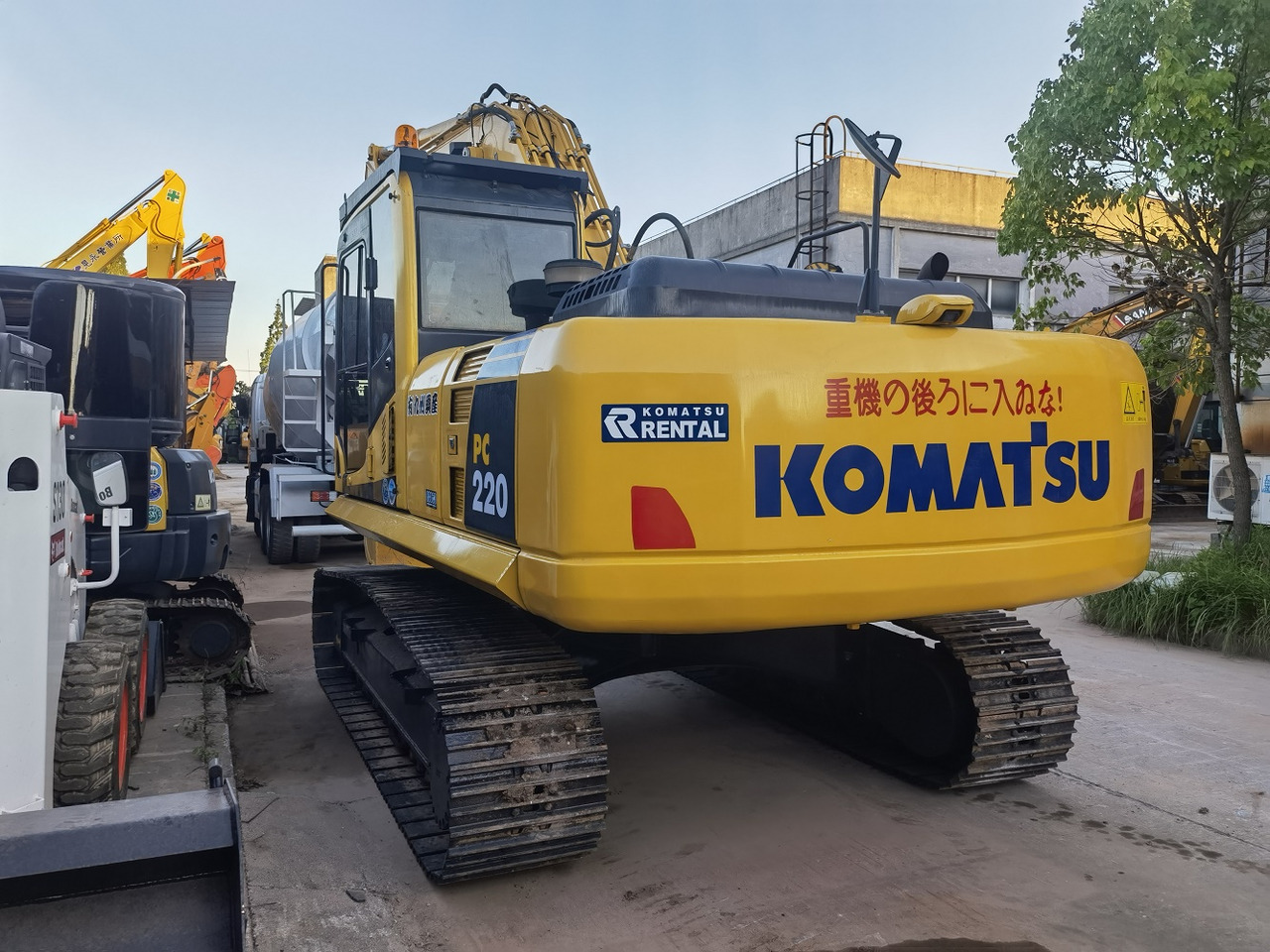 KOMATSU PC220-8 - Pásové rýpadlo: obrázok 4 KOMATSU PC220-8 - Pásové rýpadlo: obrázok 4