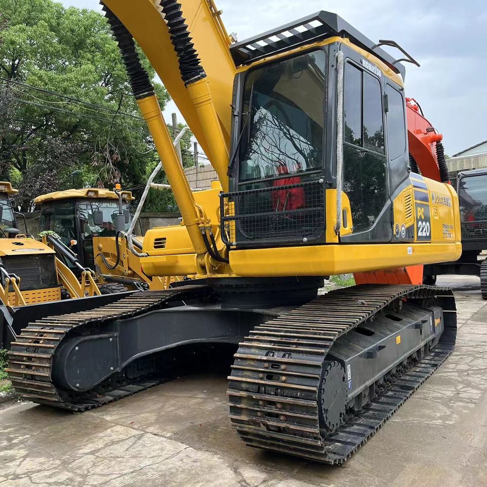 KOMATSU PC220-8 excavator - Pásové rýpadlo: obrázok 3 KOMATSU PC220-8 excavator - Pásové rýpadlo: obrázok 3