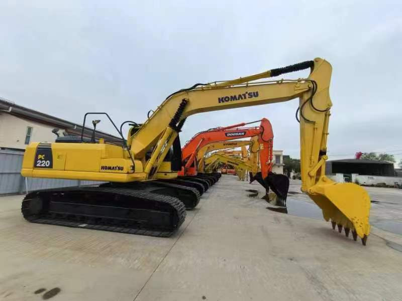 KOMATSU PC220-8 excavator - Pásové rýpadlo: obrázok 5 KOMATSU PC220-8 excavator - Pásové rýpadlo: obrázok 5