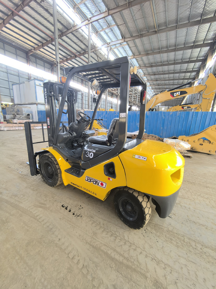 Komatsu FD30 Forklift - Dieselový vysokozdvižný vozík: obrázok 1 Komatsu FD30 Forklift - Dieselový vysokozdvižný vozík: obrázok 1