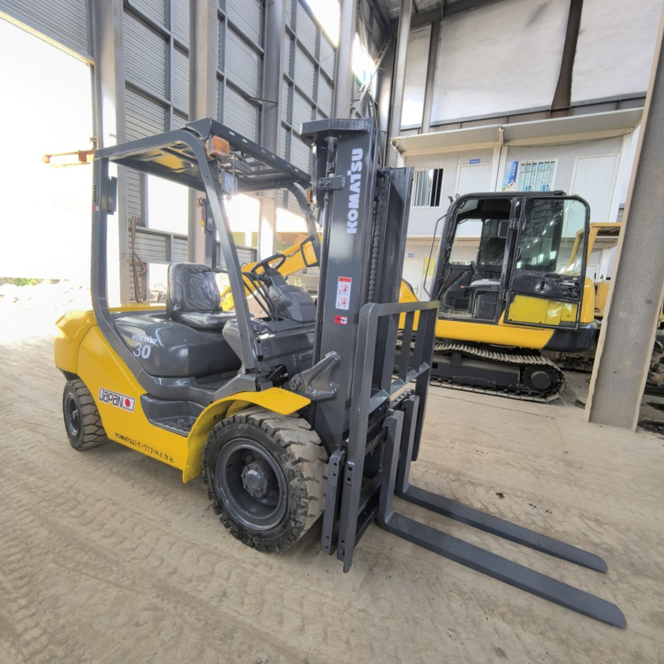 Komatsu FD30 Forklift - Dieselový vysokozdvižný vozík: obrázok 2 Komatsu FD30 Forklift - Dieselový vysokozdvižný vozík: obrázok 2
