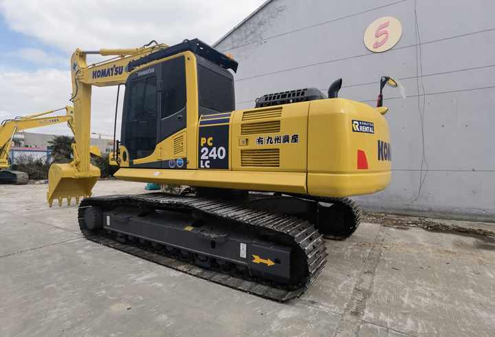 Made in Japan Used Excavator Komatsu PC240LC-8 SECOND HAND Komatsu PC240-8 Digging for Sale - Pásové rýpadlo: obrázok 2 Made in Japan Used Excavator Komatsu PC240LC-8 SECOND HAND Komatsu PC240-8 Digging for Sale - Pásové rýpadlo: obrázok 2