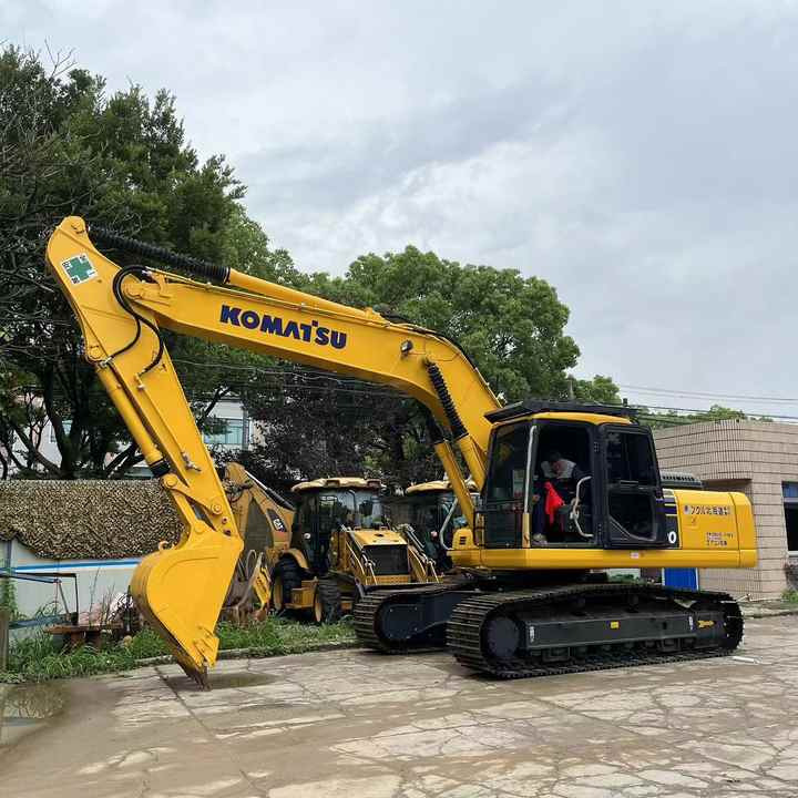 Original Japan cheap used excavator komatsu pc220 pc220-8 22 ton crawler Excavator for Sale - Pásové rýpadlo: obrázok 2 Original Japan cheap used excavator komatsu pc220 pc220-8 22 ton crawler Excavator for Sale - Pásové rýpadlo: obrázok 2