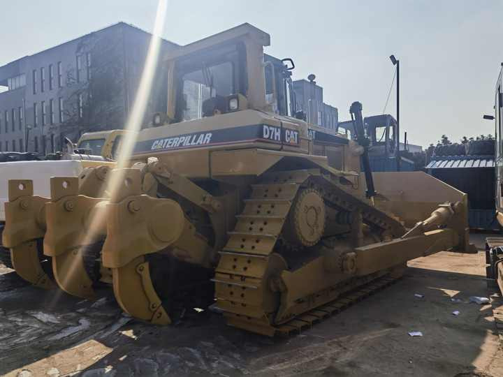 Original Japan made earth-moving bulldozer Caterpillar D7H dozer CAT heavy bulldozer D7 cheap dozer in China - Buldozér: obrázok 2 Original Japan made earth-moving bulldozer Caterpillar D7H dozer CAT heavy bulldozer D7 cheap dozer in China - Buldozér: obrázok 2