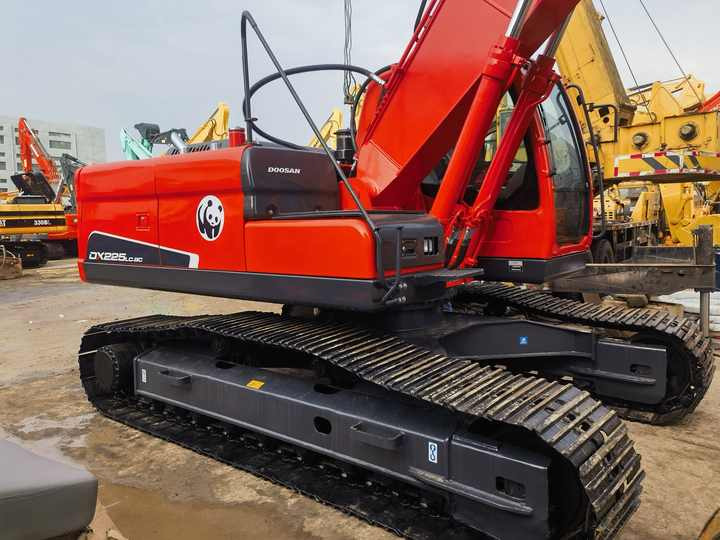 Original Korea made Used Doosan DX225LC DX225 Crawler Used Excavators 25t Working Good Model - Pásové rýpadlo: obrázok 5 Original Korea made Used Doosan DX225LC DX225 Crawler Used Excavators 25t Working Good Model - Pásové rýpadlo: obrázok 5