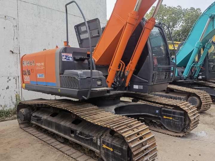Used excavator Hitachi 20 ton original Japan Hitachi ZX200-3 ZX200-5G EX200-5 ZX240 Excavator FOR SALE - Rýpadlo: obrázok 4 Used excavator Hitachi 20 ton original Japan Hitachi ZX200-3 ZX200-5G EX200-5 ZX240 Excavator FOR SALE - Rýpadlo: obrázok 4