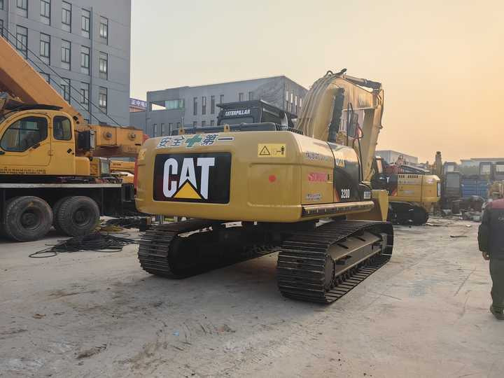 Used excavator cat320 Japan brand Used CAT 320 Excavator Caterpillar 320D Crawler Excavator CAT320 used digger for sale - Pásové rýpadlo: obrázok 2 Used excavator cat320 Japan brand Used CAT 320 Excavator Caterpillar 320D Crawler Excavator CAT320 used digger for sale - Pásové rýpadlo: obrázok 2