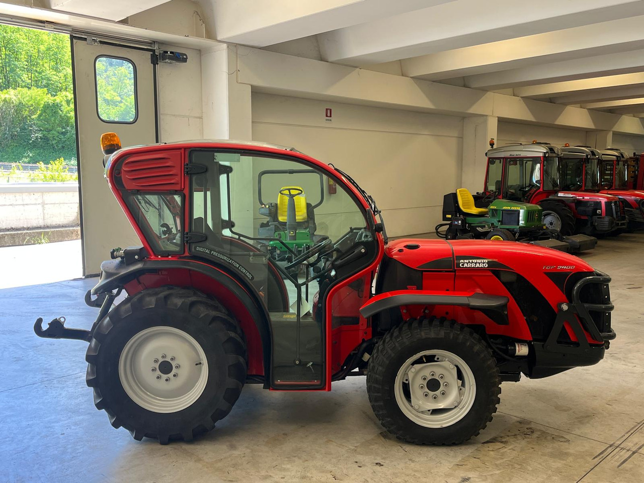 ANTONIO CARRARO TGF 9800 - Traktor: obrázok 4 ANTONIO CARRARO TGF 9800 - Traktor: obrázok 4