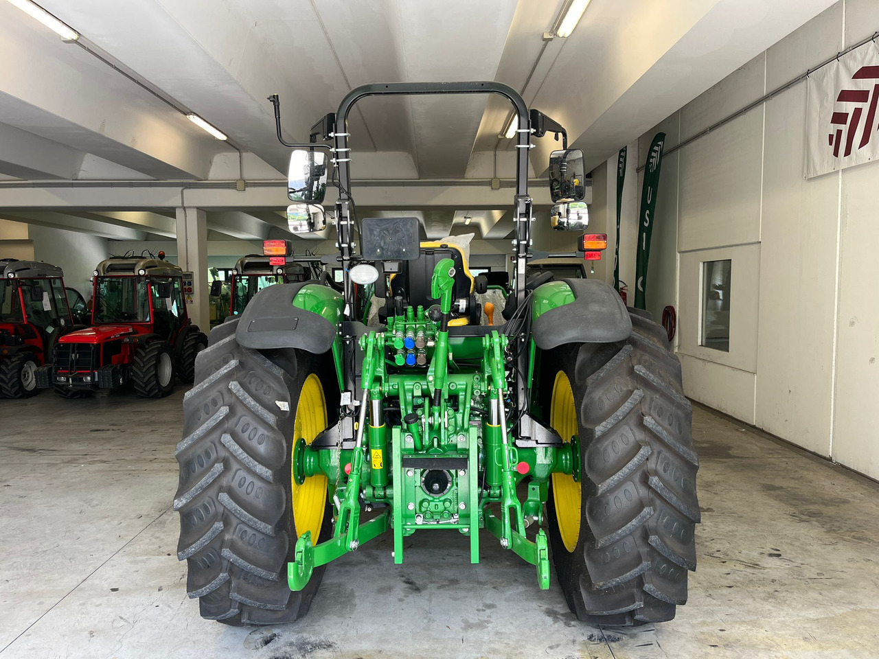 JOHN DEERE 5100 M - Traktor: obrázok 5 JOHN DEERE 5100 M - Traktor: obrázok 5
