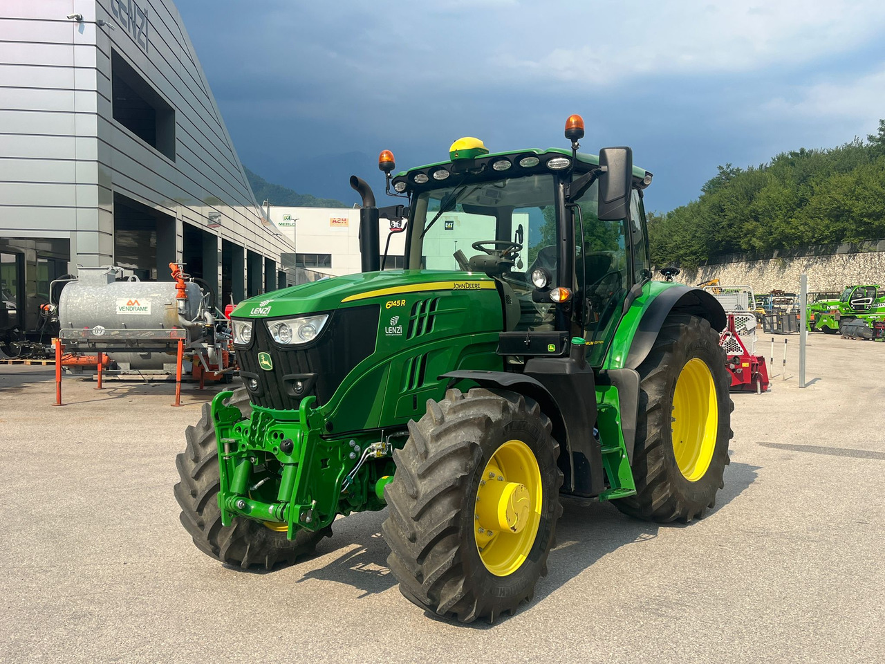 JOHN DEERE 6145 R - Traktor: obrázok 2 JOHN DEERE 6145 R - Traktor: obrázok 2