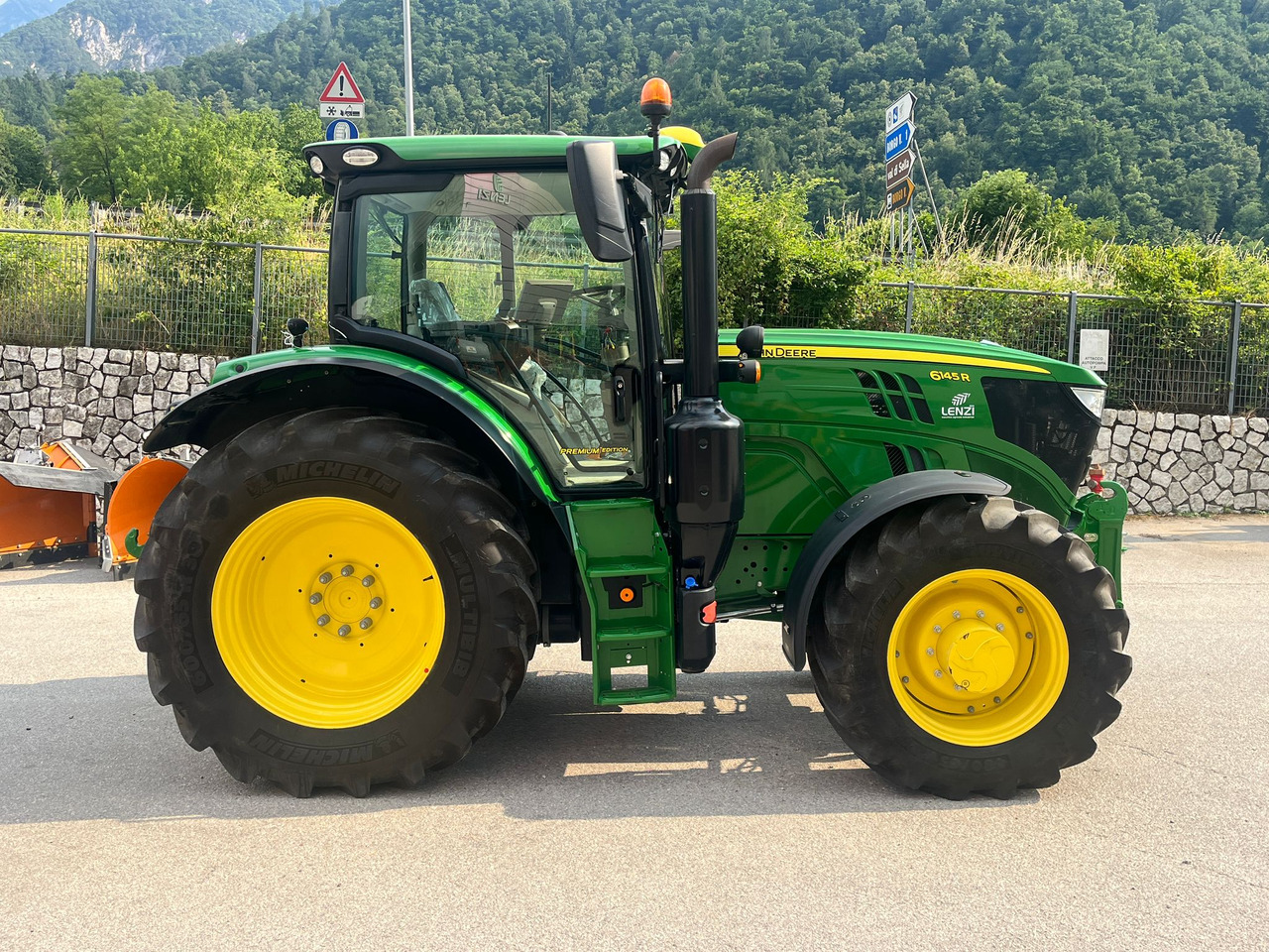 JOHN DEERE 6145 R - Traktor: obrázok 5 JOHN DEERE 6145 R - Traktor: obrázok 5