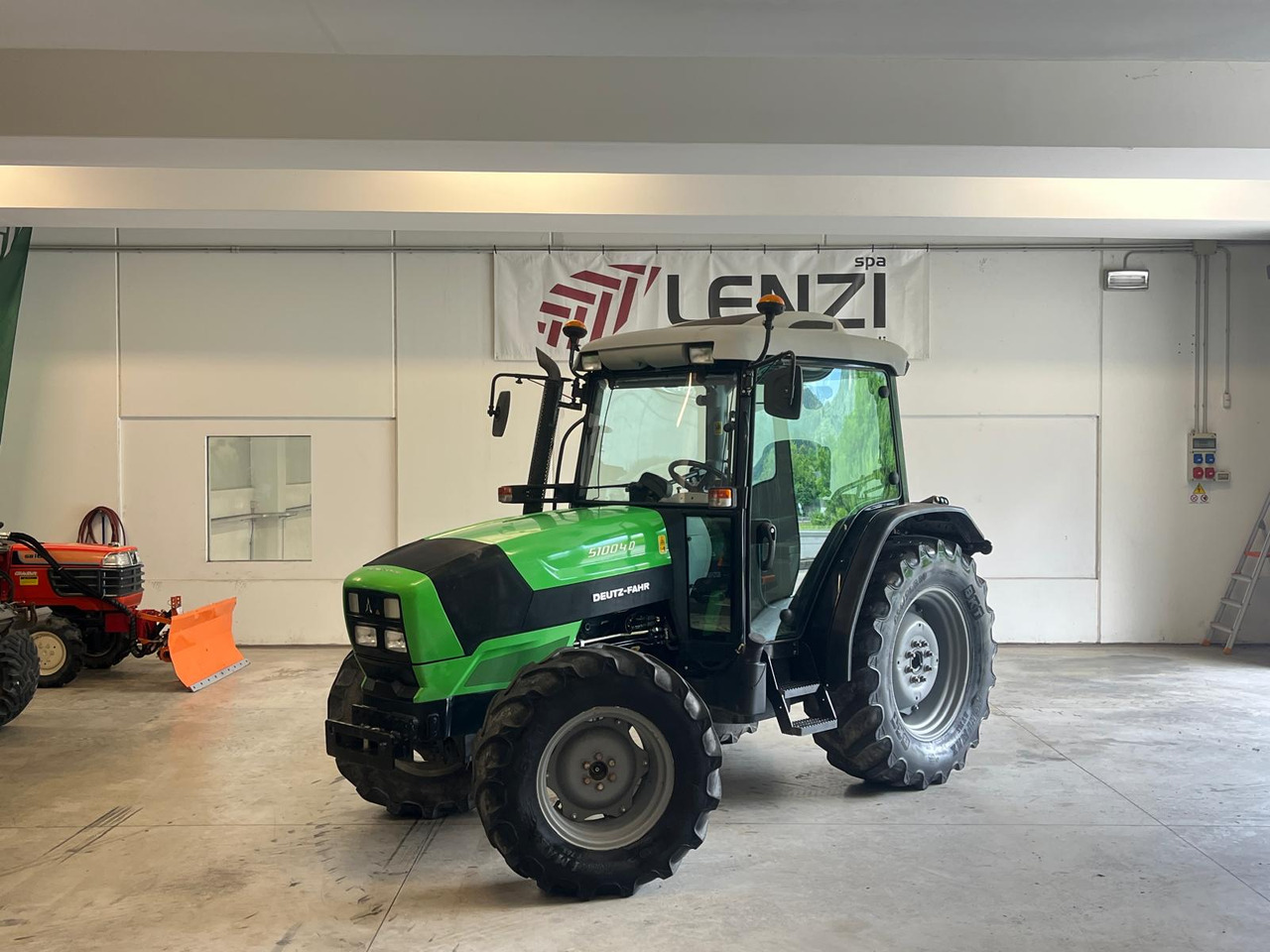 TRATTORE DEUTZ-FAHR 5100.4 D - Traktor: obrázok 1 TRATTORE DEUTZ-FAHR 5100.4 D - Traktor: obrázok 1