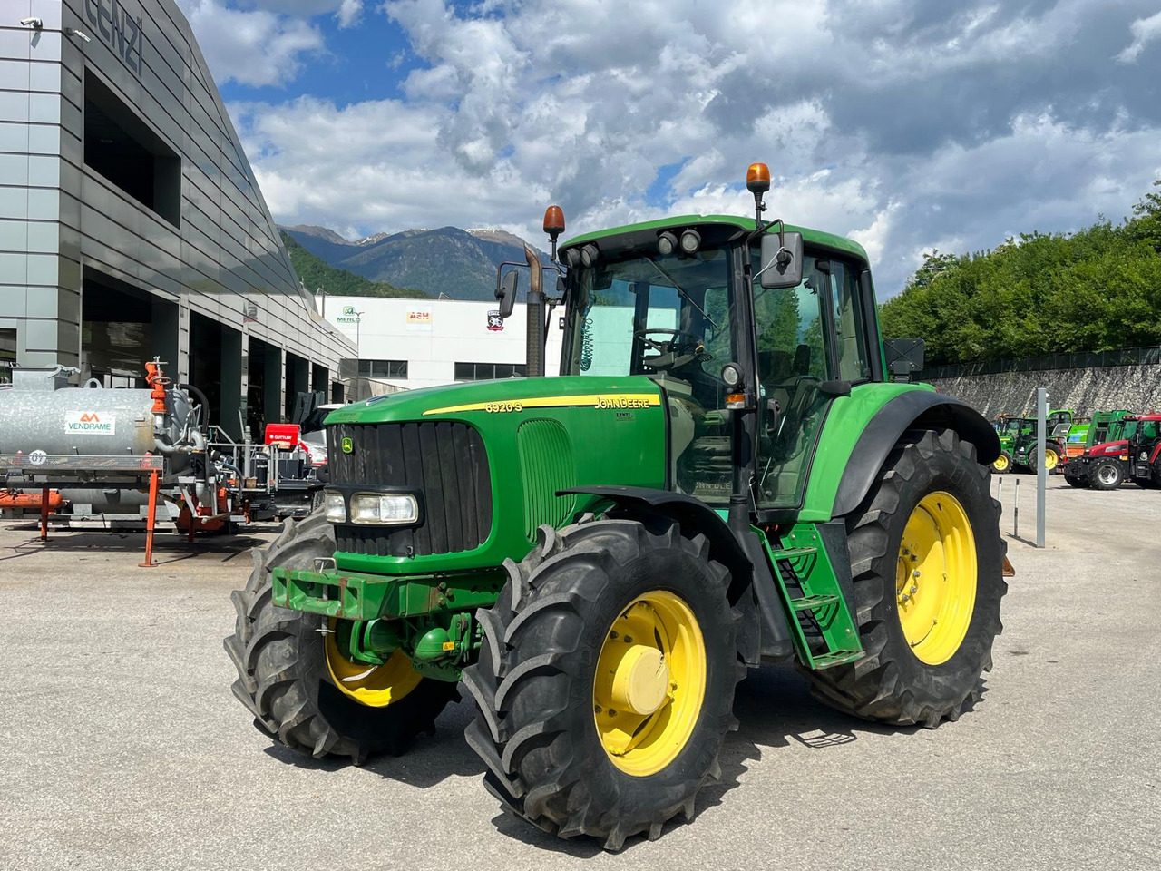 TRATTORE JOHN DEERE 6920S - Traktor: obrázok 2 TRATTORE JOHN DEERE 6920S - Traktor: obrázok 2