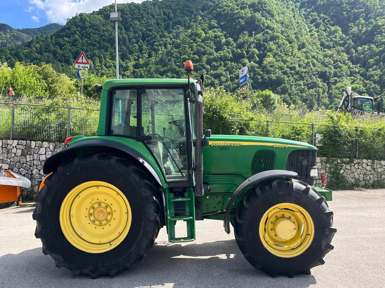 TRATTORE JOHN DEERE 6920S - Traktor: obrázok 4 TRATTORE JOHN DEERE 6920S - Traktor: obrázok 4