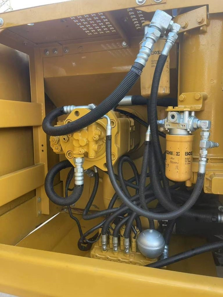 Pásové rýpadlo CAT 320 B: obrázok 7