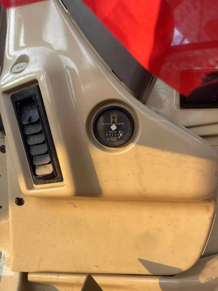 CAT 320 B - Pásové rýpadlo: obrázok 3 CAT 320 B - Pásové rýpadlo: obrázok 3