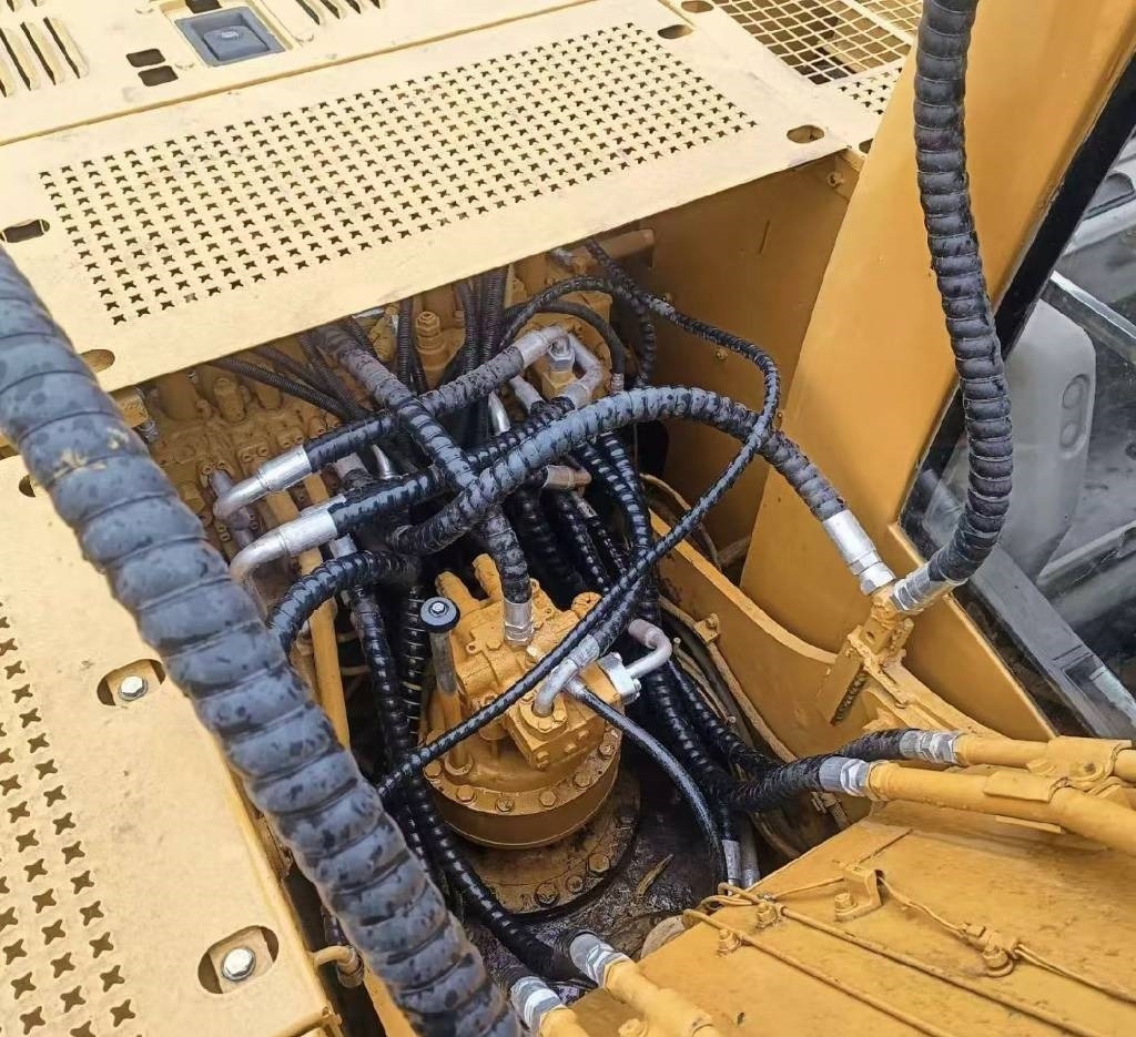 CAT 320 C  - Pásové rýpadlo: obrázok 5 CAT 320 C  - Pásové rýpadlo: obrázok 5