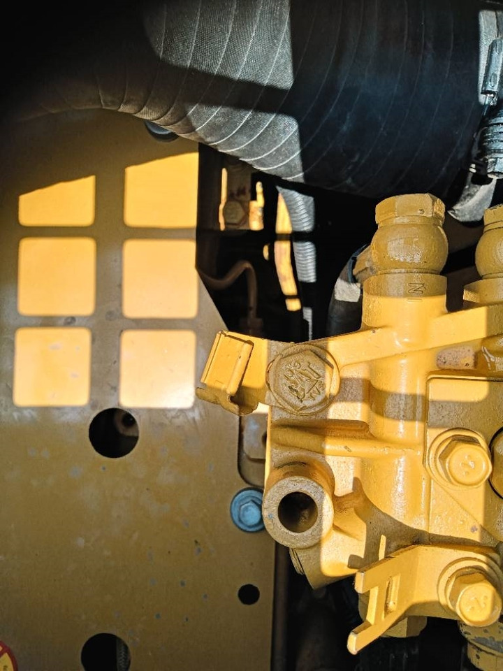 CAT 320 D - Pásové rýpadlo: obrázok 2 CAT 320 D - Pásové rýpadlo: obrázok 2